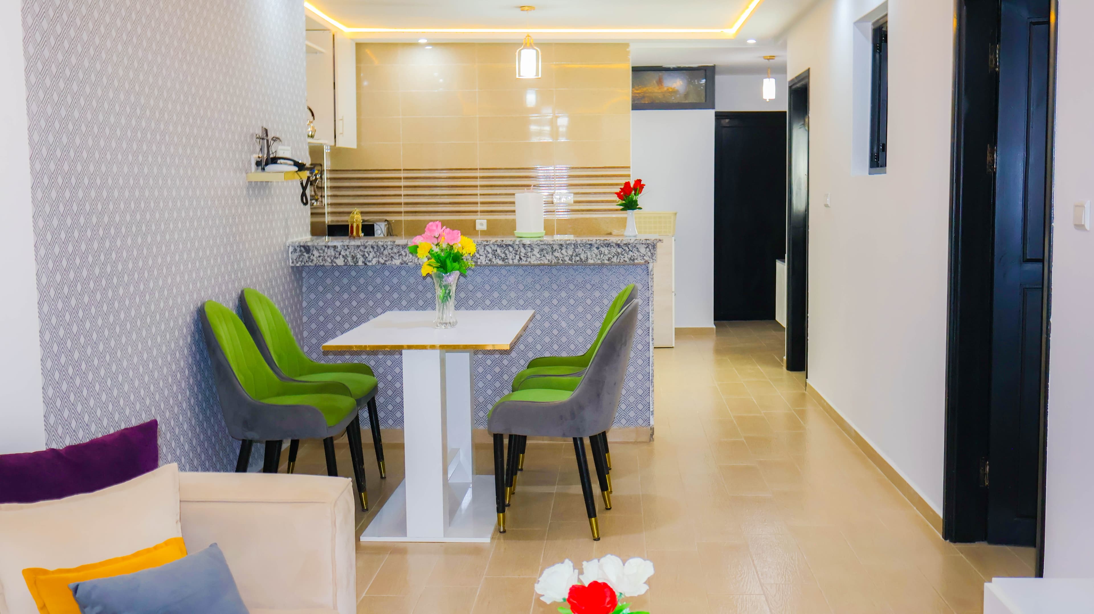 Appartement 2 — salle à manger ouverte sur la cuisine