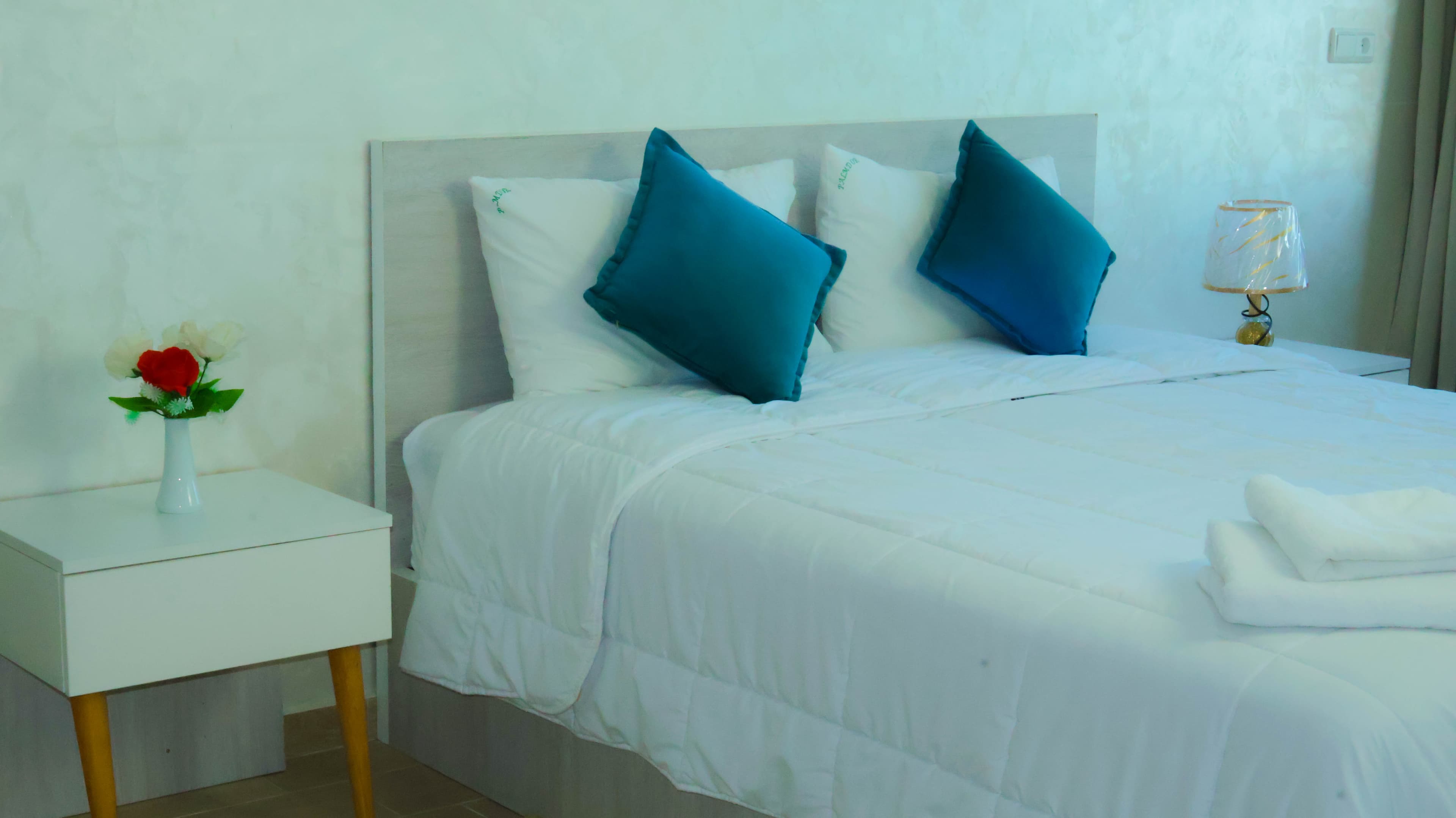 Appartement 5 — chambre principale avec grand lit double