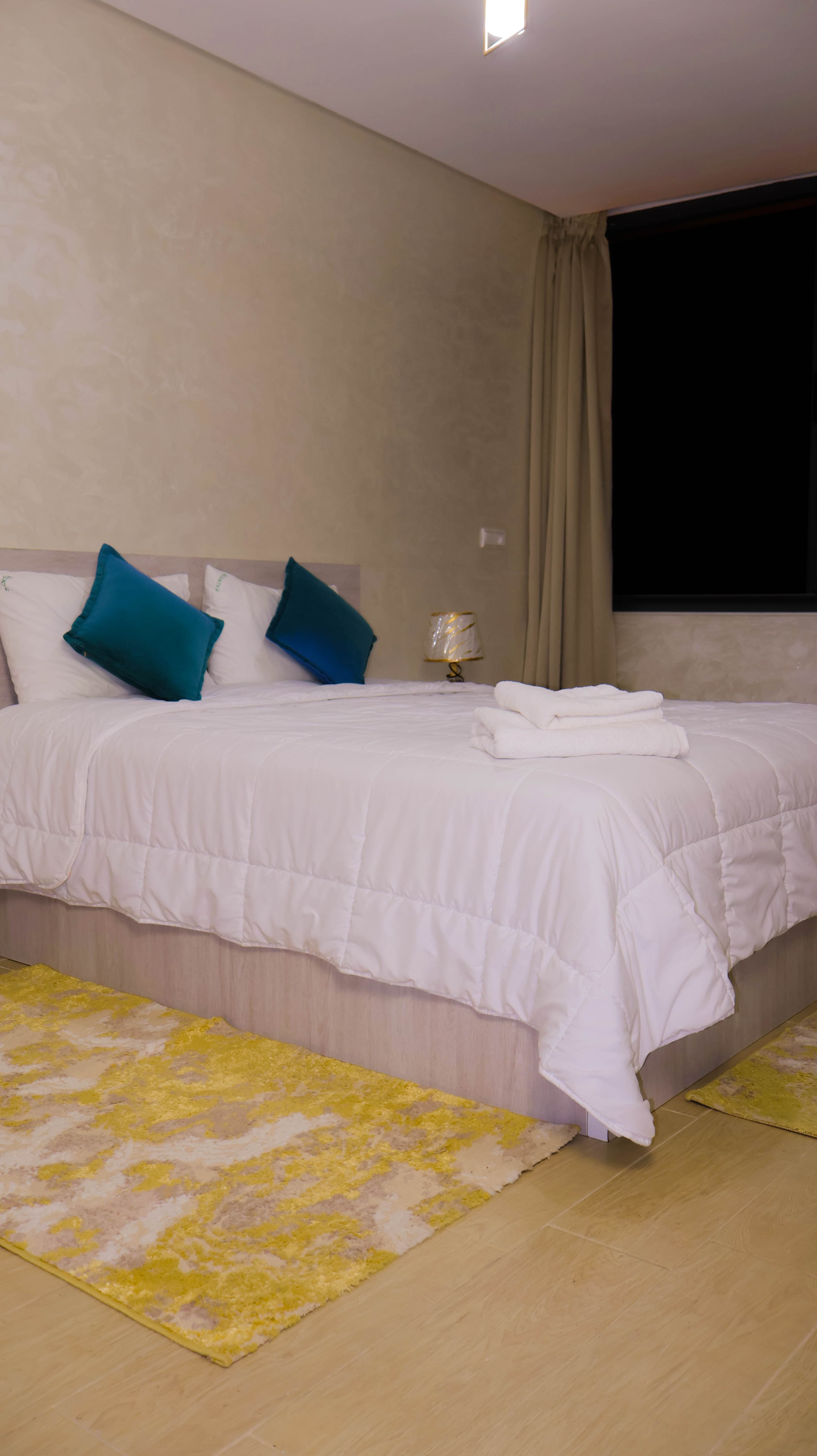 Appartement 6 — chambre principale avec lit king-size